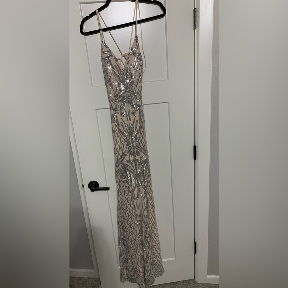 Beautiful sequin dress, tall girl approved!